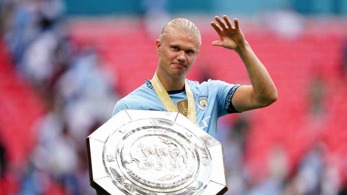 Erling Haaland, con el título de la Community Shield.