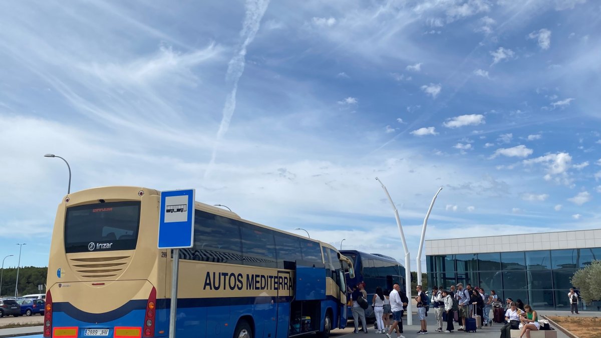 Autobús que presta servicio en el aeropuerto de Castellón