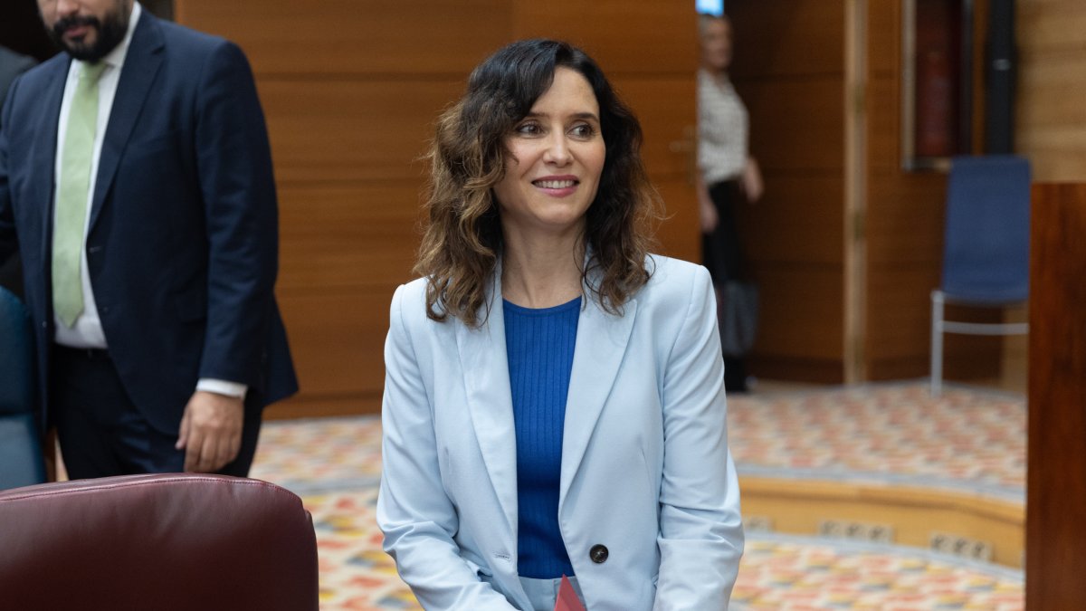 La presidenta de la Comunidad de Madrid, Isabel Díaz Ayuso, llega a la Asamblea de Madrid durante el anterior curso político.