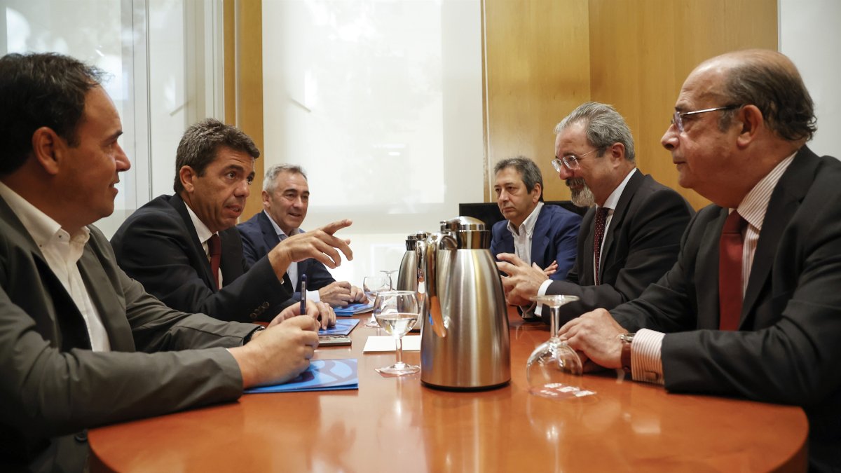 (Foto de ARCHIVO) Negociación del pacto de gobierno en la Comunitat entre el PPCV Y VOX