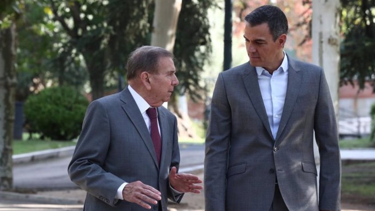 Pedro Sánchez con Edmundo González