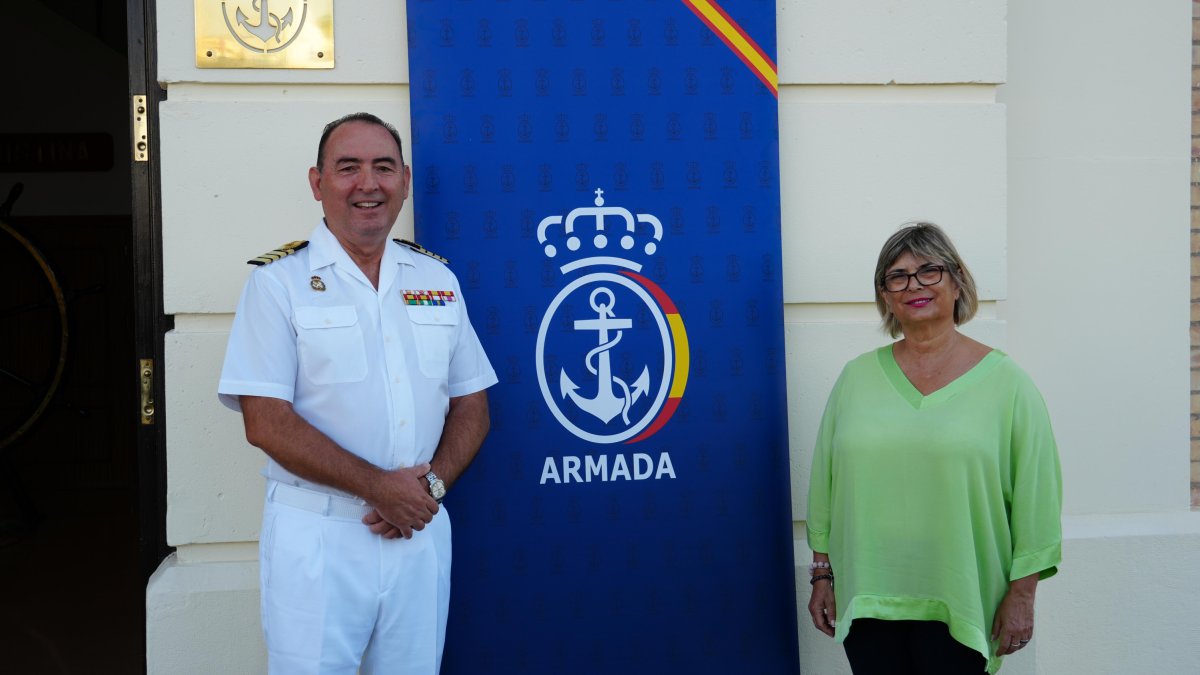 La Alcaldesa de Santa Pola y el Comandante Naval de Alicante han presentado hoy a los medios la jura de bandera para civiles