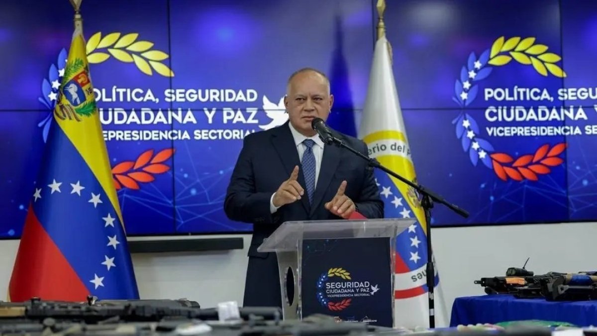 El ministro del Interior de Venezuela, Diosdado Cabello

REMITIDA / HANDOUT por MINISTERIO DEL INTERIOR DE VENEZUELA
Fotografía remitida a medios de comunicación exclusivamente para ilustrar la noticia a la que hace referencia la imagen, y citando la procedencia de la imagen en la firma
14/9/2024