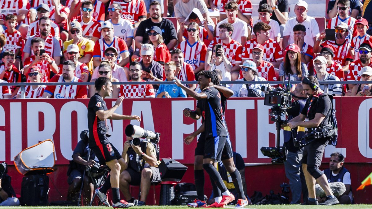 Los jugadores del Barcelona celebran un gol ante el Girona.