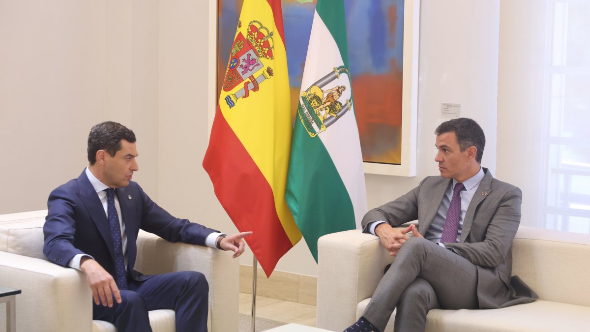 Imagen de la última reunión del presidente del Gobierno, Pedro Sánchez, y el presidente de la Junta de Andalucía, Juanma Moreno, en Moncloa.