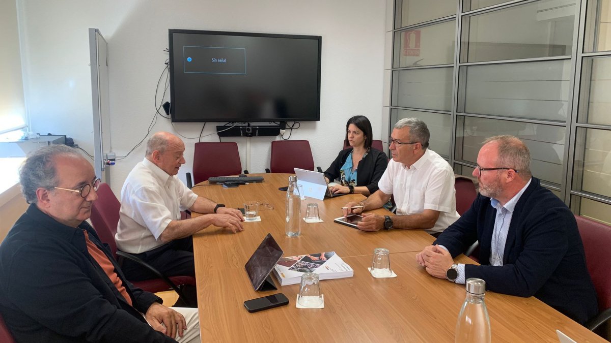 Avelino Mascarell, diputado responsable de Desarrollo Rural, y Rafael Giménez, alcalde de Aras de los Olmos, se reúnen en Madrid con Francesc Boya, secretario general de Reto Demográfico