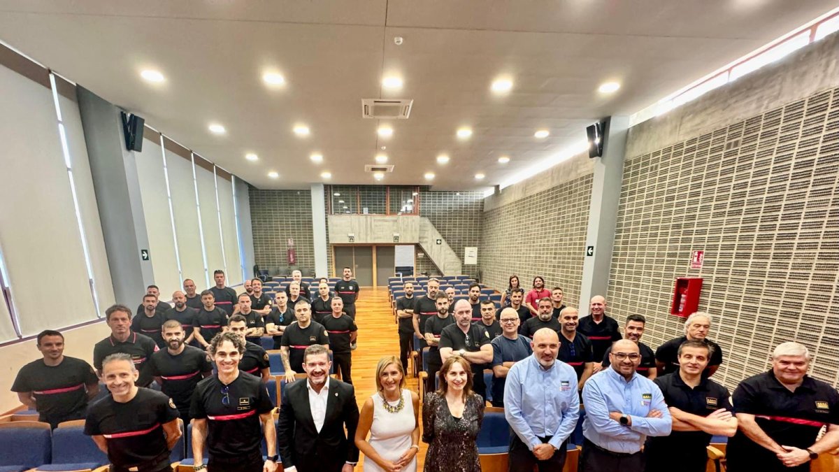 Presentación del proyecto junto a bomberos