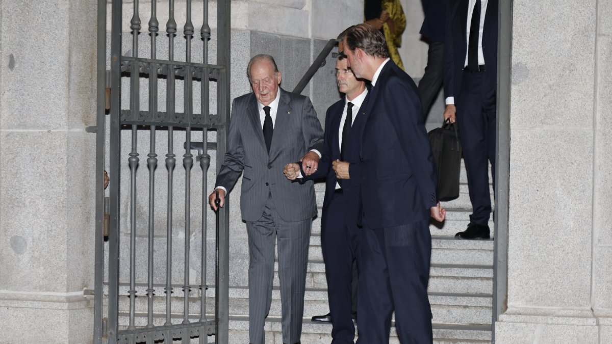 El Rey Juan Carlos durante el funeral de Alejandro Fernandez de Araoz el 9 de septiembre.