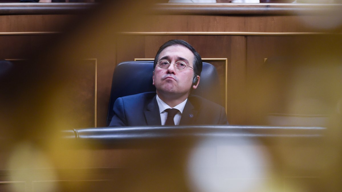 El ministro de Asuntos Exteriores, Unión Europea y Cooperación, José Manuel Albares, durante una sesión en el Congreso.