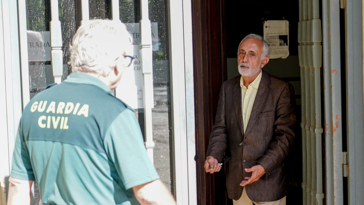 El exdirector técnico de la fundación (Faffe) Fernando José Villén, a la salida de la Audiencia de Sevilla en junio.