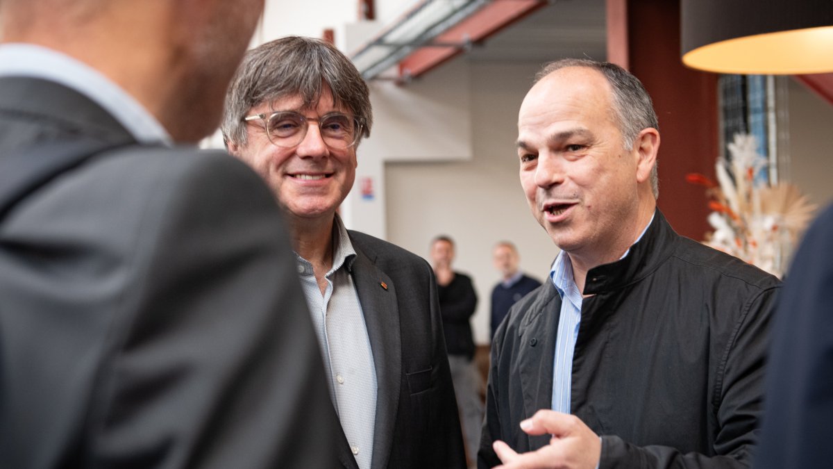 El expresidente de Cataluña, Carles Puigdemont, y el secretario general de Junts, Jordi Turull.