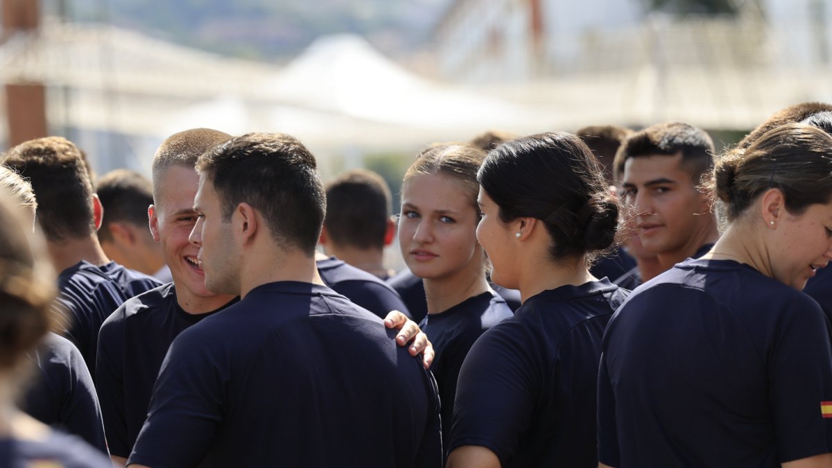 La Princesa Leonor, con sus compañeros de la Escuela Naval el 30 de agosto.