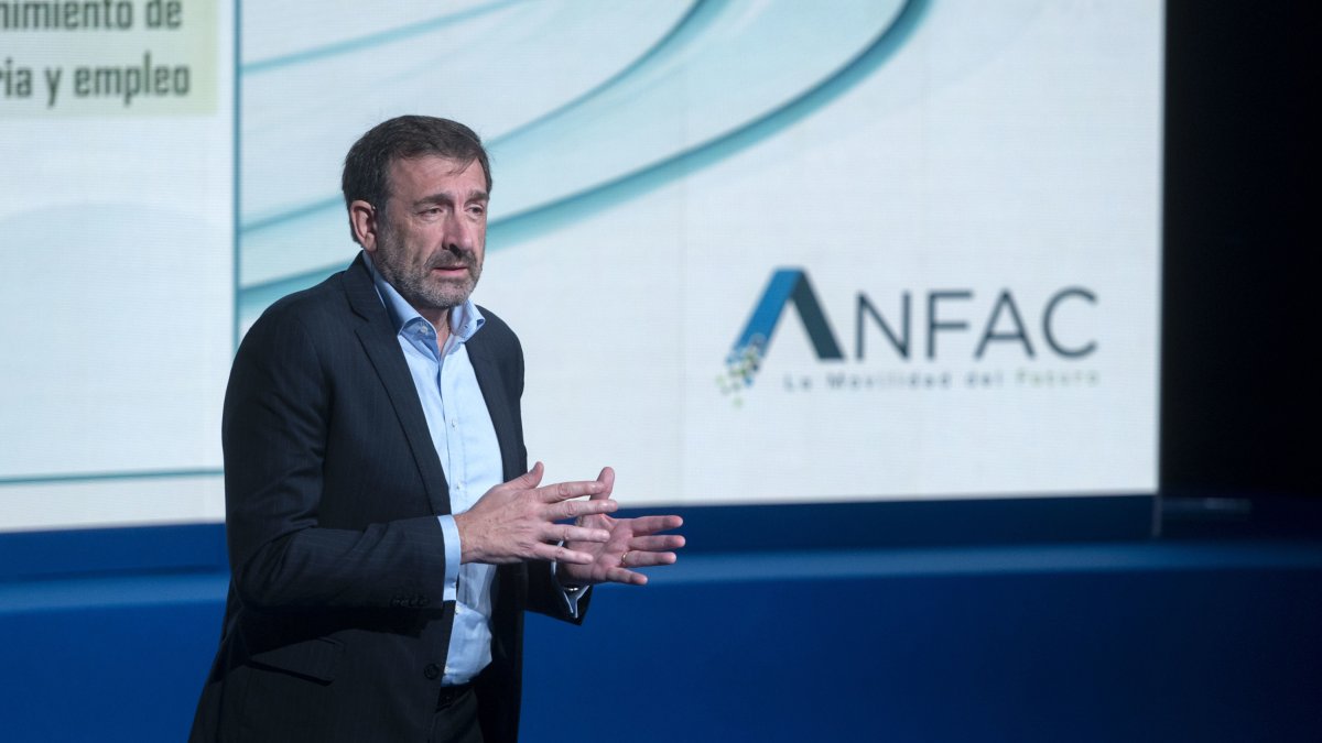 Archivo - El director general de la Asociación Española de Fabricantes de Automóviles y Camiones (ANFAC), José López-Tafall, interviene durante la tercera edición del Foro ANFAC, en el Palacio de Linares, a 21 de febrero de 2023, en Madrid (España). 