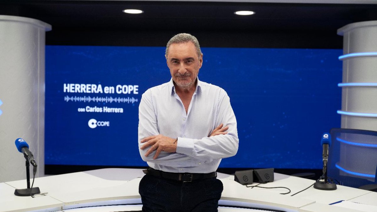 Carlos Herrera, en los estudios de COPE.