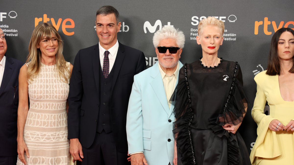 Begoña Gómez, Pedro Sánchez, Pedro Almodóvar y Tilda Swinton en el Festival de Cine de San Sebastián