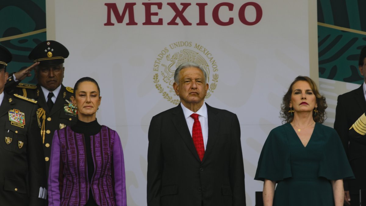 Claudia Sheinbaum Pardo, Andres Manuel López Obrador y Beatriz Gutierrez Mueller.