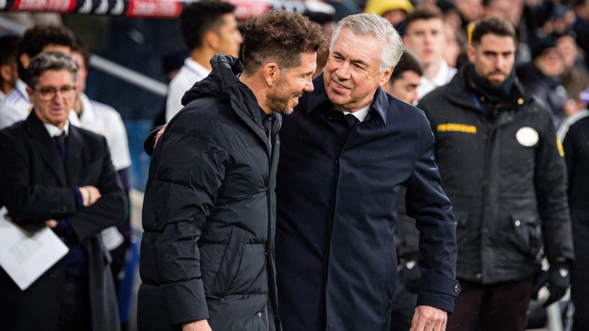 Simeone y Ancelotti, en un derbi.