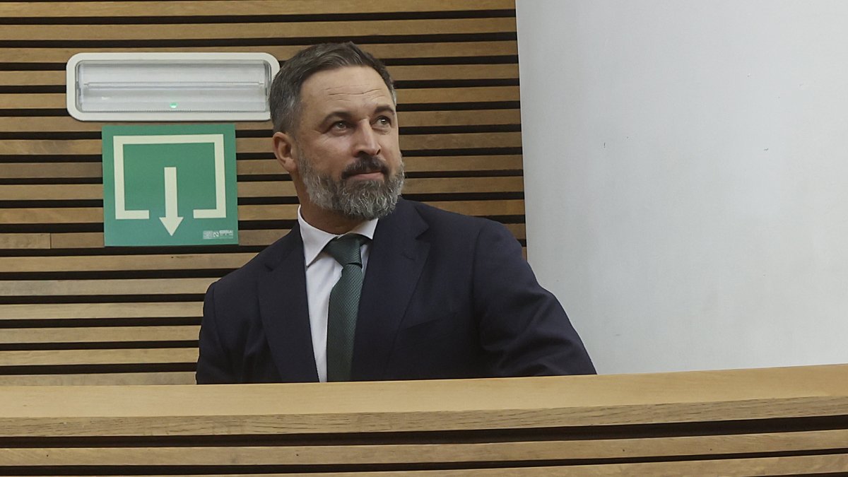 El presidente de VOX, Santiago Abascal, durante la constitución de la XI Legislatura de Les Corts