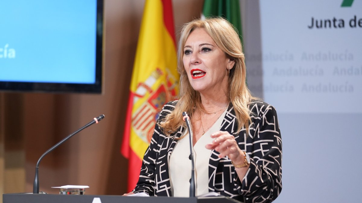 La consejera de Economía, Hacienda y Fondos Europeos y portavoz del Gobierno, Carolina España, comparece en la rueda de prensa posterior al Consejo de Gobierno de Andalucía.