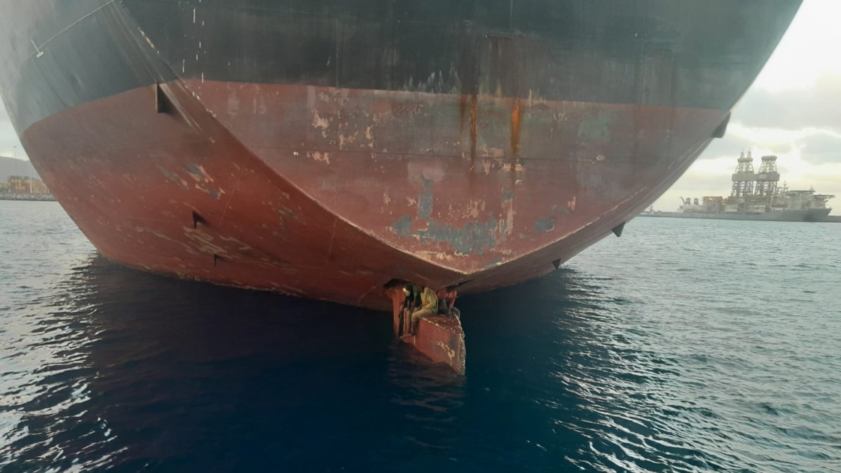 Barco petrolero arribando a uno de los puertos españoles.