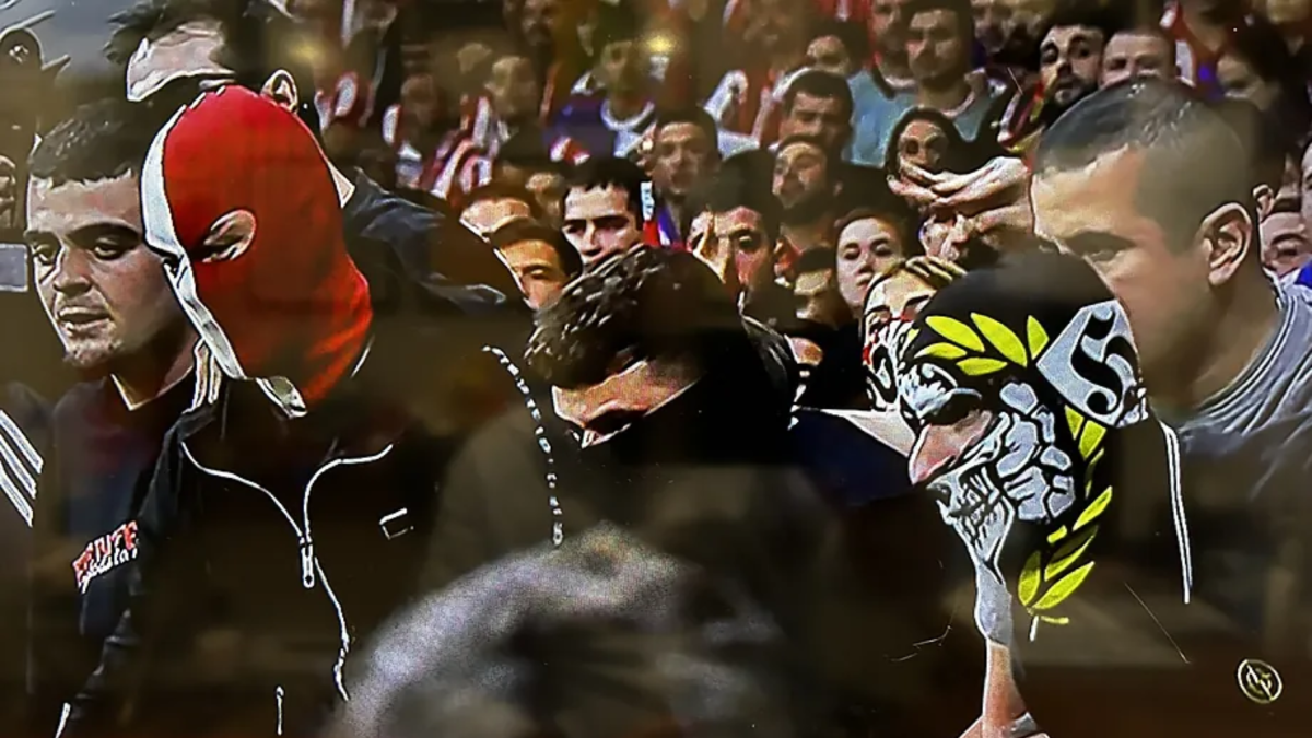 Miembros del Frente Atlético durante el partido ante el Real Madrid.