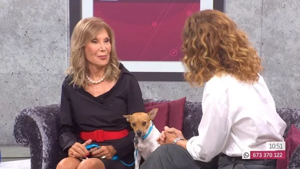 Pilar Eyre en el Tot es Mou de TV3 con su perro Brody.