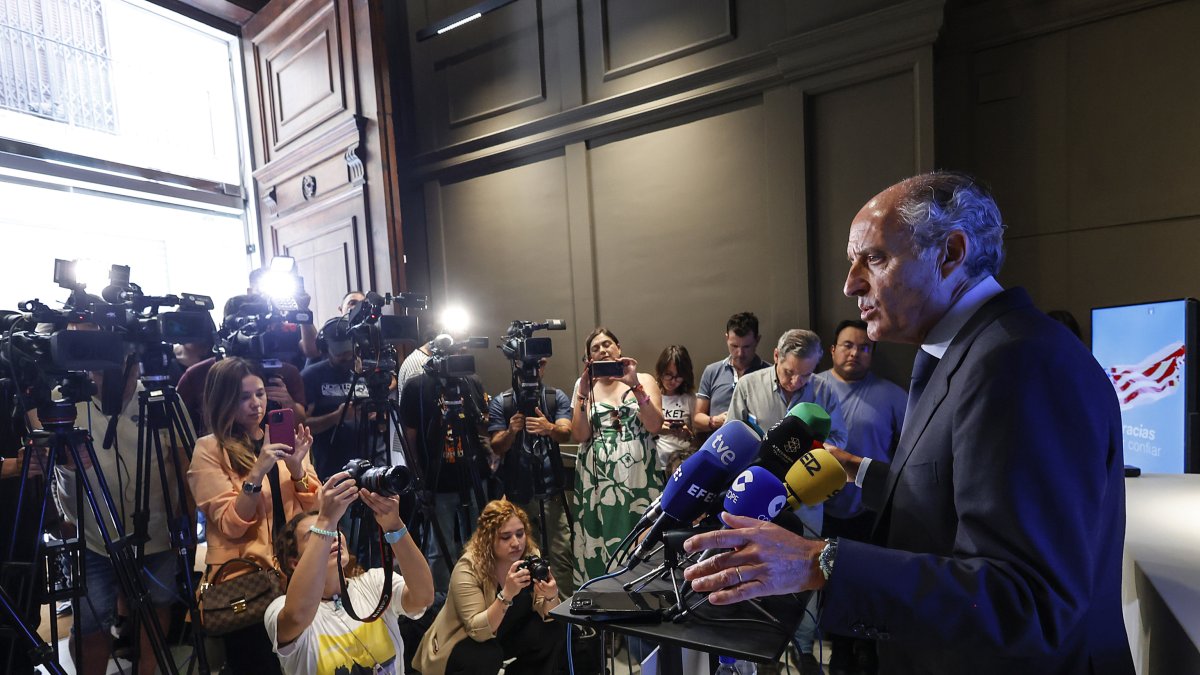 FRANCISCO CAMPS EN LA RUEDA DE PRENSA.