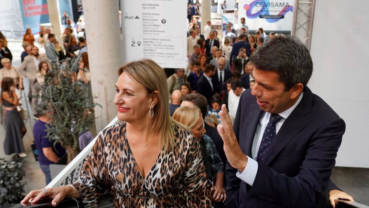 Carlos Mazón, president de la Generalitat, y Nuria Montes, consellera de turismo