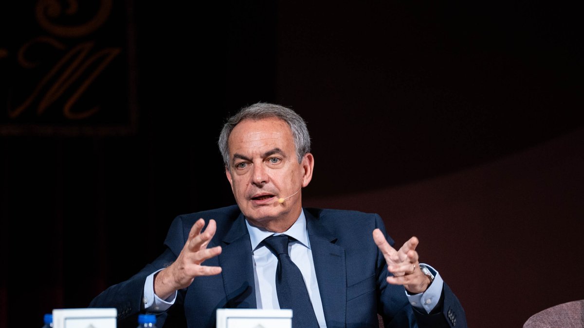 El expresidente del Gobierno, José Luis Rodríguez Zapatero, durante la presentación del libro 'La democracia y sus derechos'.