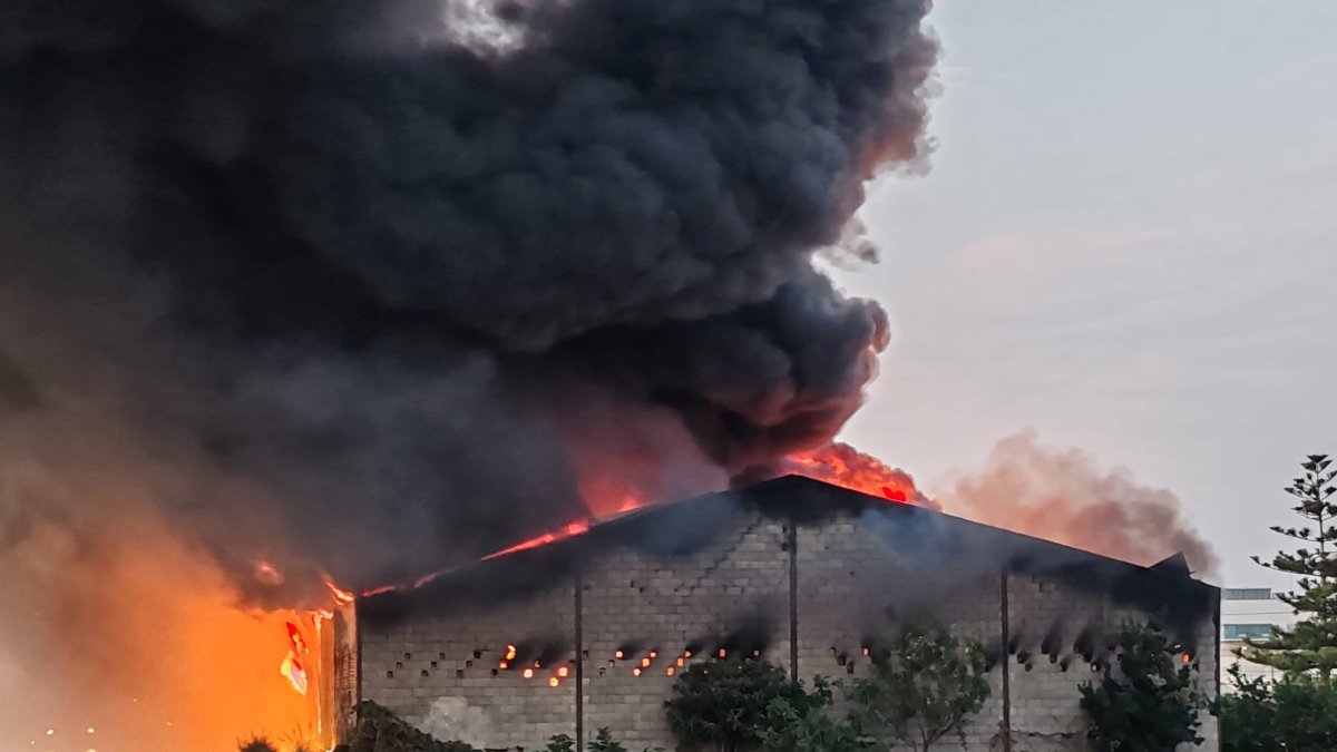 Incendio en una nave de Alboraya