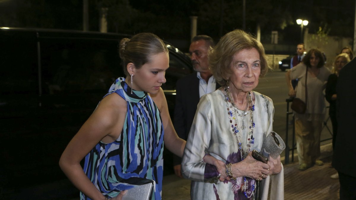 Doña Sofia e Irene Urdangarin, en la boda de Teodora de Grecia.