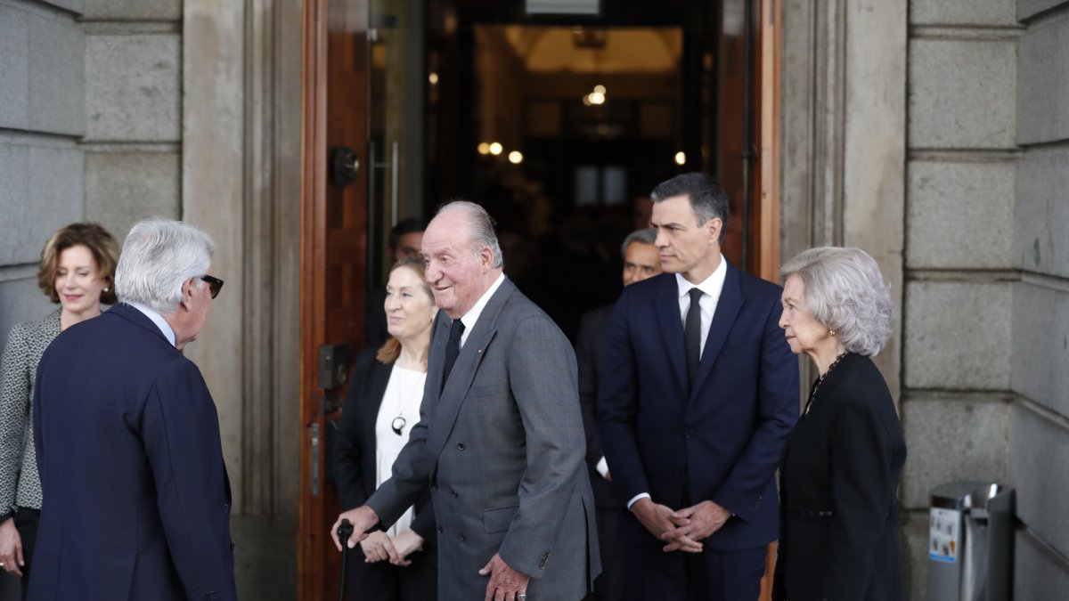 Juan Carlos I, Doña Sofia, Pedro Sanchez ,Felipe Gonzalez y Mar Garcia Vaquero, durante el funeral de Alfredo Perez Rubalcaba el 11 de mayo de 2019.