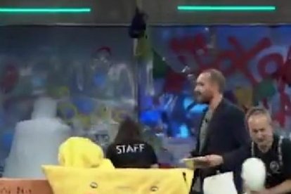 Jorge Conde y David Broncano subastan artículos de La Resistencia