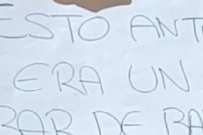 Uno de los carteles