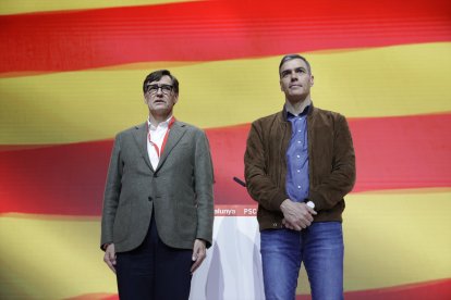 El presidente del Gobierno, Pedro Sánchez, y el primer secretario del PSC, Salvador Illa