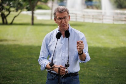 Alberto Núñez Feijóo, este viernes, durante una visita a Torrejón de Ardoz (Madrid).