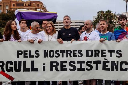 El ministro Marlaska encabeza la manifestación del Orgullo en Valencia