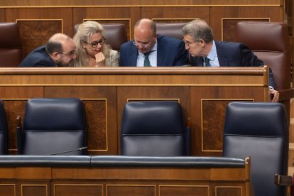 Miguel Tellado junto al presidente del PP, Alberto Núñez Feijóo