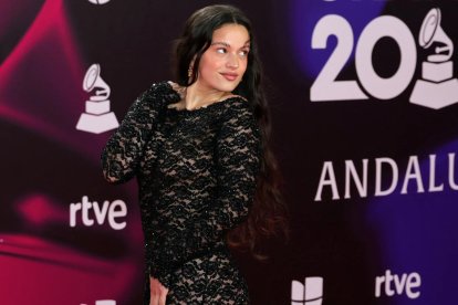 Rosalía, durante la alfombra roja de la 24ª edición de los Grammy Latinos.