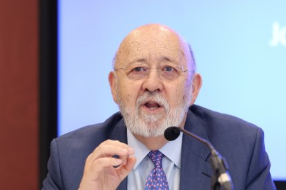 El presidente del CIS, José Félix Tezanos, este lunes en los cursos de verano de El Escorial.