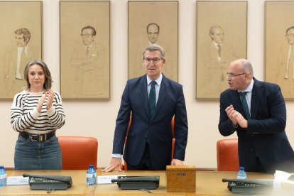 La secretaria general del PP, Cuca Gamarra; el líder del PP, Alberto Núñez Feijóo y el portavoz del PP en el Congreso, Miguel Tellado.