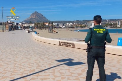 Agente de la Guardia Civil en Xàbia