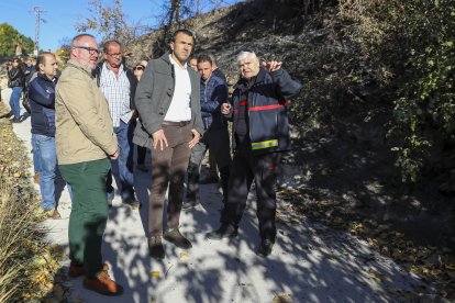 Avelino Mascarell y Vicent Mompó visita, el pasado mes de noviembre, una de las zonas afectadas.