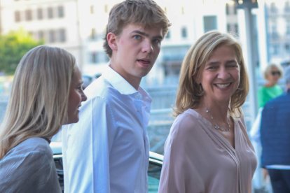 Irene y Miguel Urdangarin, con su madre la Infanta Cristina.