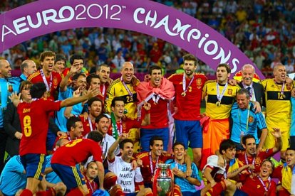 La selección española, celebrando la victoria en la última Eurocopa.