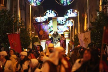 Multitudinaria Cabalgata de Reyes en Elche.