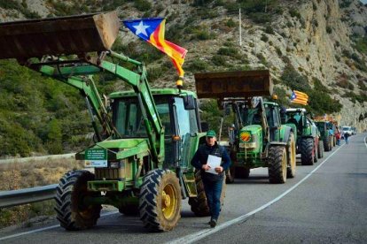 Los tractores ya cortaron carreteras esta misma semana.