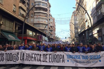 MIles de agricultores se echan a la calle en Murcia reclamando agua.