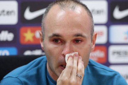 Iniesta en la rueda de prensa de su despedida del FC Barcelona.