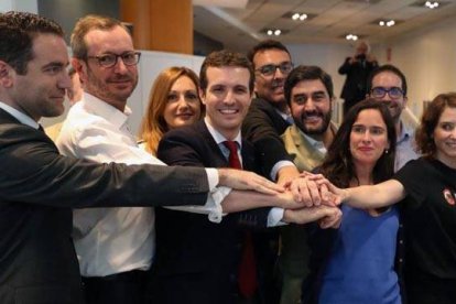 Casado con parte de su equipo.